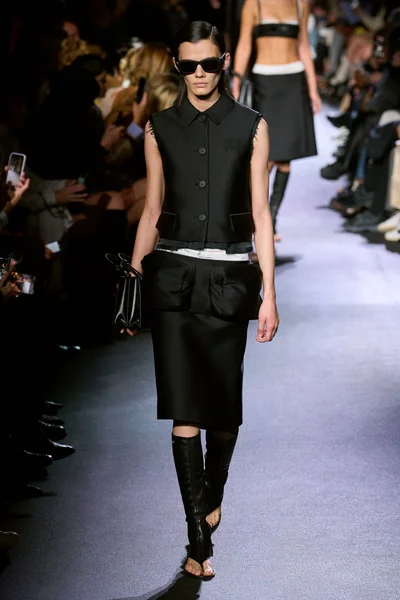 Look 57